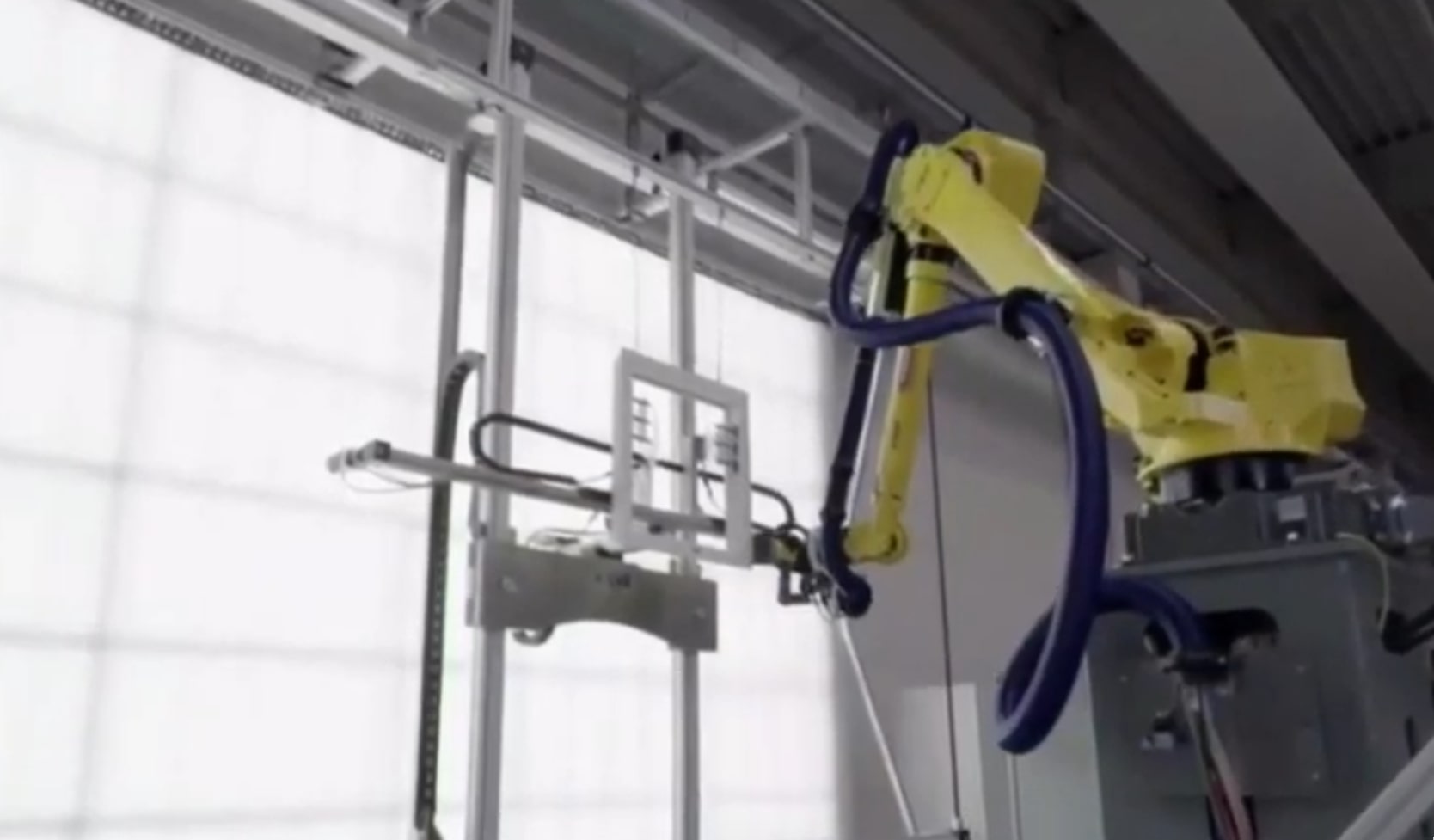 automated sanding of wodden windows with fanuc robots - automatically programmed with AUTOMAPPPS software
